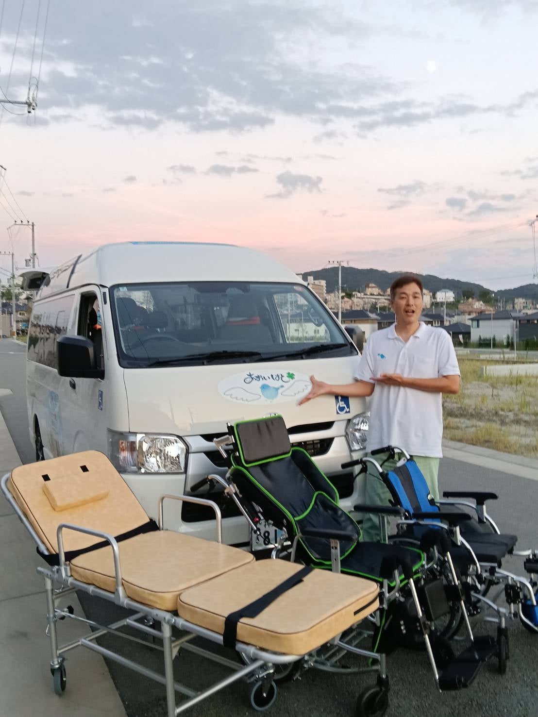 車椅子（無料）リクライニング車いす（1000円）ストレッチャー（2000円）で貸出しております！の写真