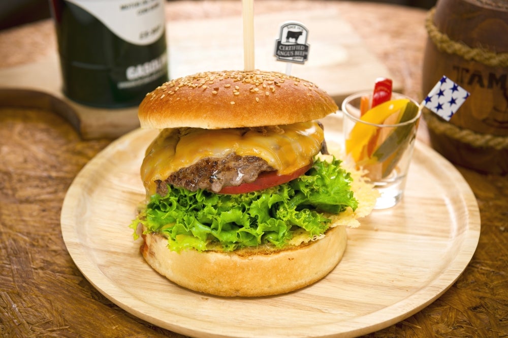 バーガーチルコリーノのコルビージャックチーズバーガーの写真
