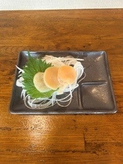 韃靼蕎麦 吉川の北海道産ホタテのお刺身の写真
