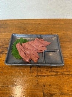 韃靼蕎麦 吉川の黒毛和牛のレバ刺しの写真