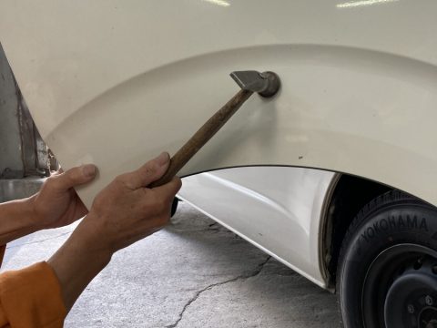 二幸自動車の板金の写真