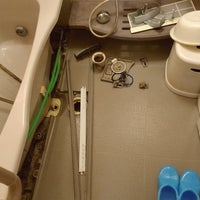 神奈川ハウスクリーニングセンター ＜出張・訪問専門＞の浴室クリーニングで、浴槽エプロンカバー内部のお掃除も徹底して、カビを除去しましょうの写真