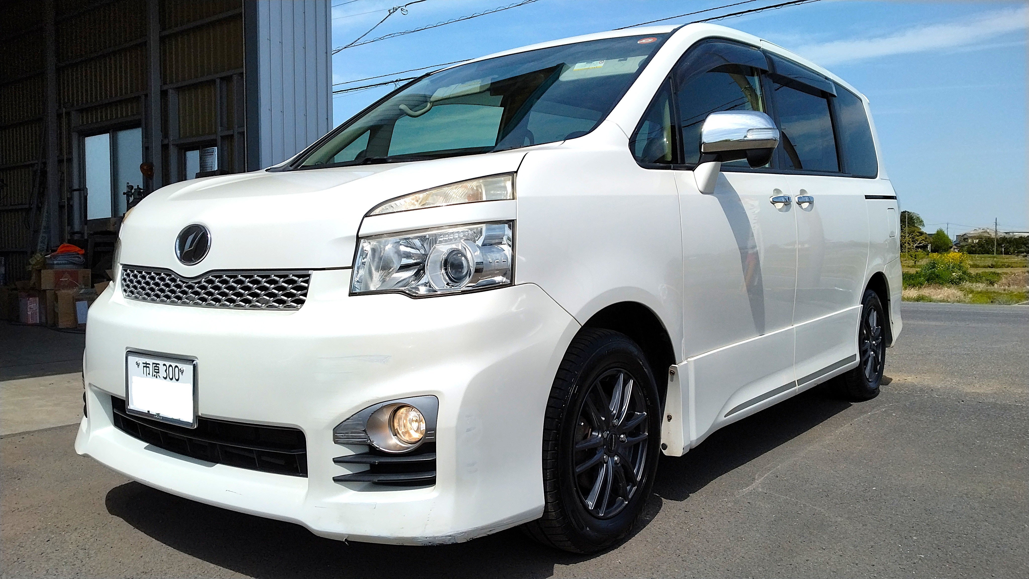 カスタムサポートＫの車検付き　即乗りOK♪　トヨタ　ヴォクシー　煌　走行１９，６万キロ　乗出し価格コミコミ５３万円　 ☆市原市★ＣＳＫ☆の写真