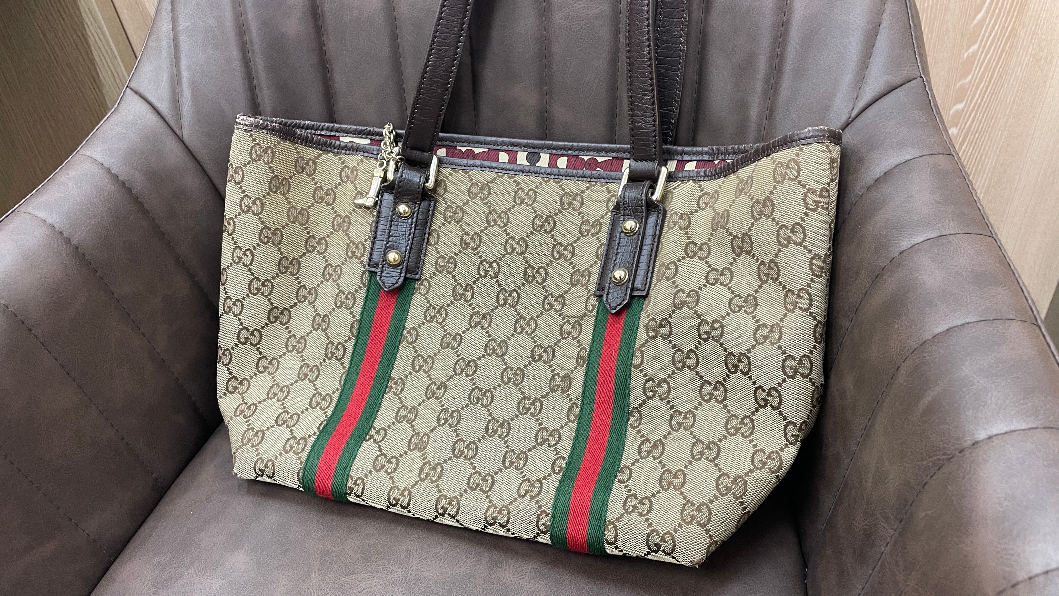 【グッチ・GGキャンバストート】シェリーラインの歴史と角スレ・生地の破れがあっても高価買取できる理由の写真