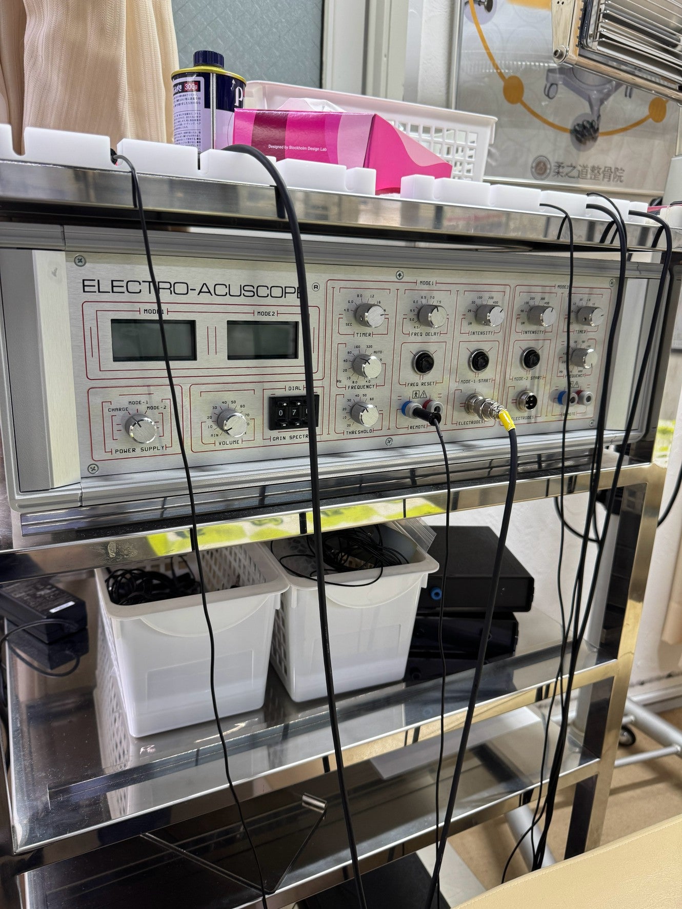柔之道整骨院のアキュースコープ(微弱電流療法)の写真