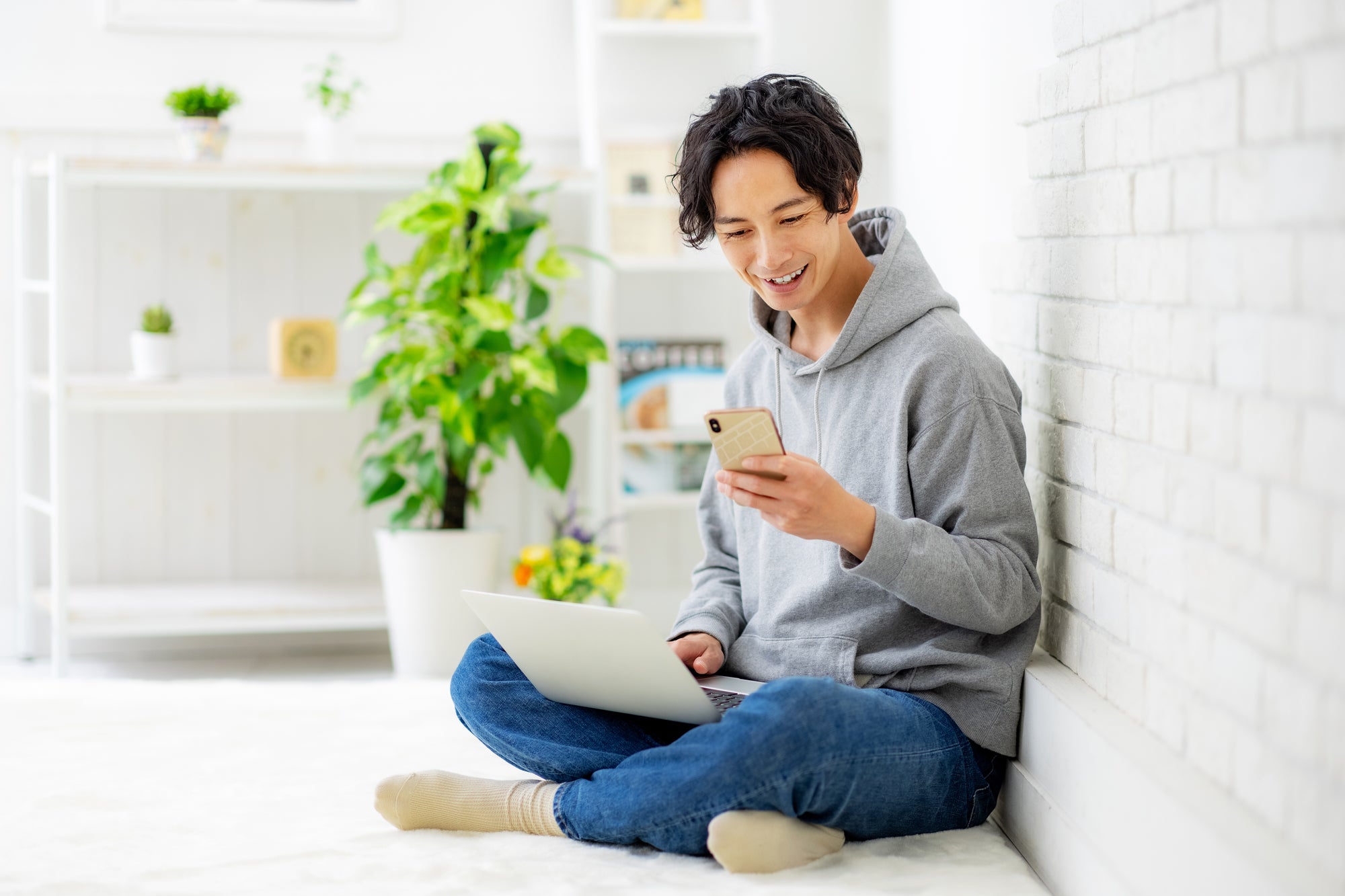 全国どこからでも相談OK！オンライン完結型サービスの写真