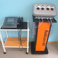松尾鍼灸整骨院のハイボルテージ電流複合刺激装置の写真