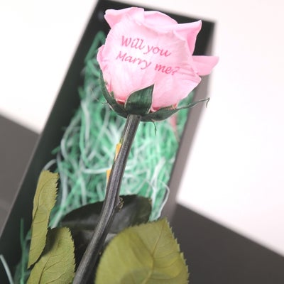 aquxya  flower ＆ jewelry１０丁目店  (プリザーブドフラワー・造花専門店)のプリザーブドフラワーの1輪のバラ★プロポーズ用のメッセージをプリントします♪の写真_1枚目