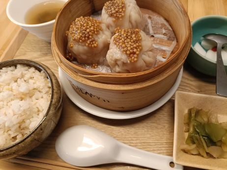 Herbal Chinese STEAMANの肉汁大焼売定食の写真