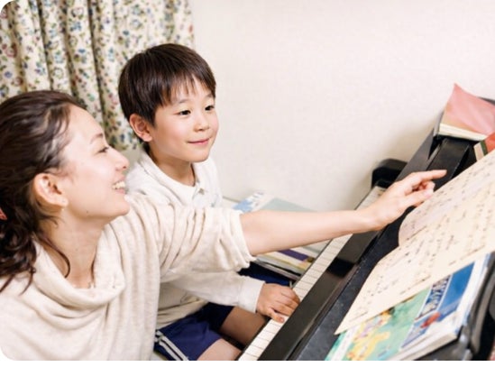 musucroomまつのは音楽教室の大きなグランドピアノで♪3歳~大人まで個人のペースを大切にするピアノレッスンの写真