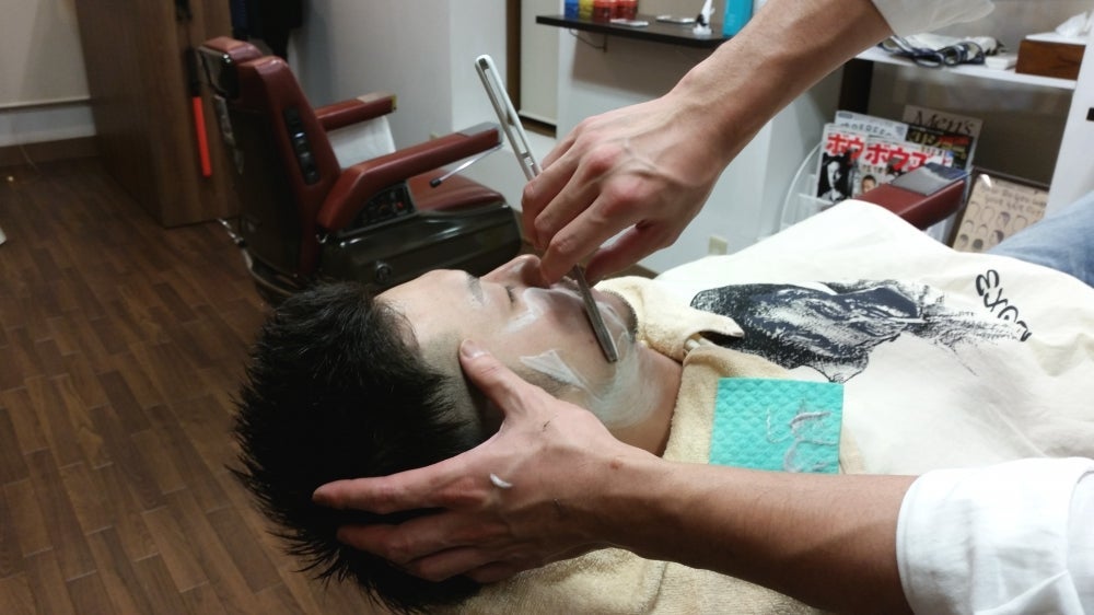 BARBERSHOP OLDEST のシェービング（顔剃り）の写真