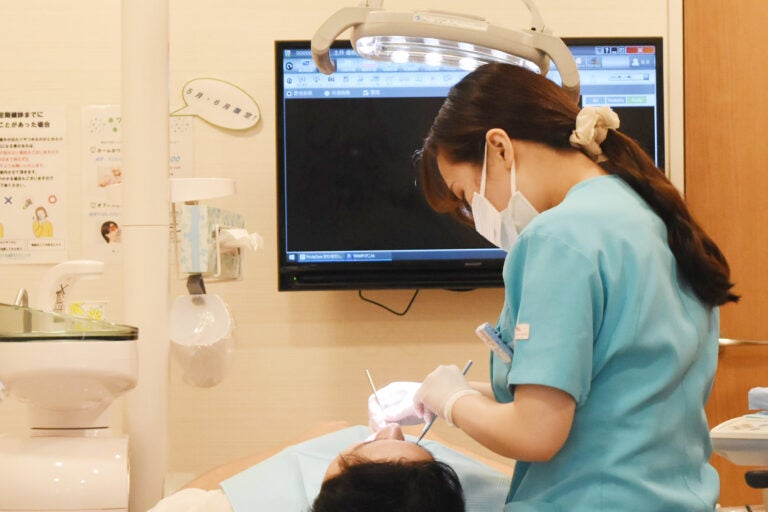 とも歯科クリニックの定期健診の写真