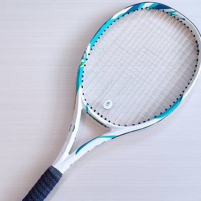 ぬかた接骨院の硬式テニス・ソフトテニス・バドミントンラケットのガット張上げの写真