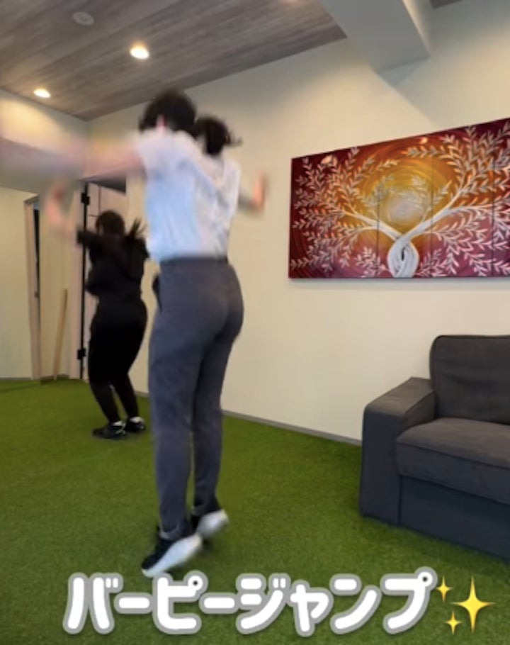 ペアトレーニングラスト！燃焼種目バーピージャンプの写真