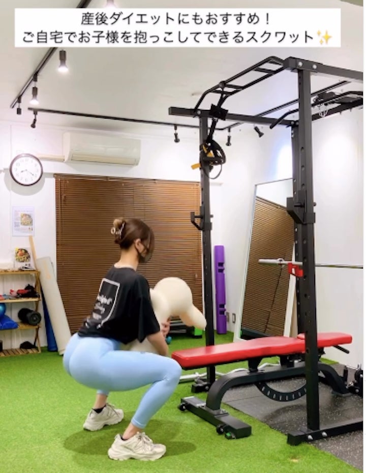 産後の体型を戻す！抱っこスクワットのすすめの写真