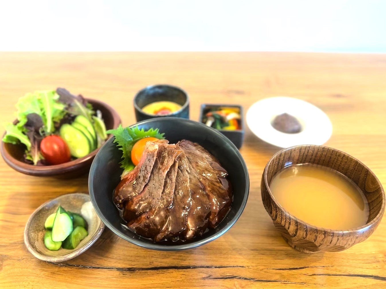 Tiz庵善の淡路牛サーロインステーキ丼の写真