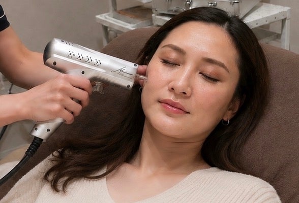 リジェネラティブ セル エクソソームケア サロン 銀座店の【都度払い19,000円】「年齢を重ねても、キレイでいたい」方に◎エクソソームでハリ・ツヤ肌ケア｜60ショットの写真