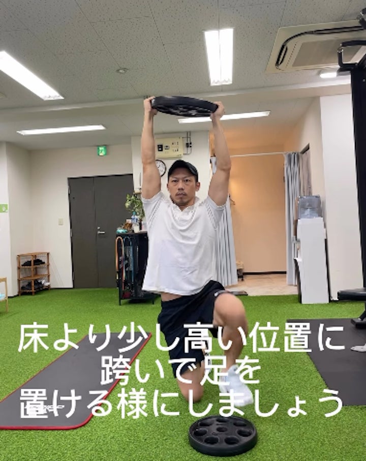 涼しい顔でできる？ニーリングヒップロックに挑戦の写真