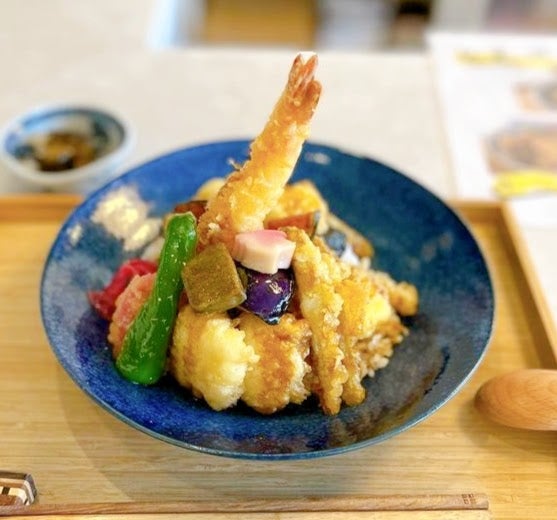 天丼専門店 Loosen up！のはんなり天丼 〜15種の彩り〜【メディアにも紹介された一皿】の写真