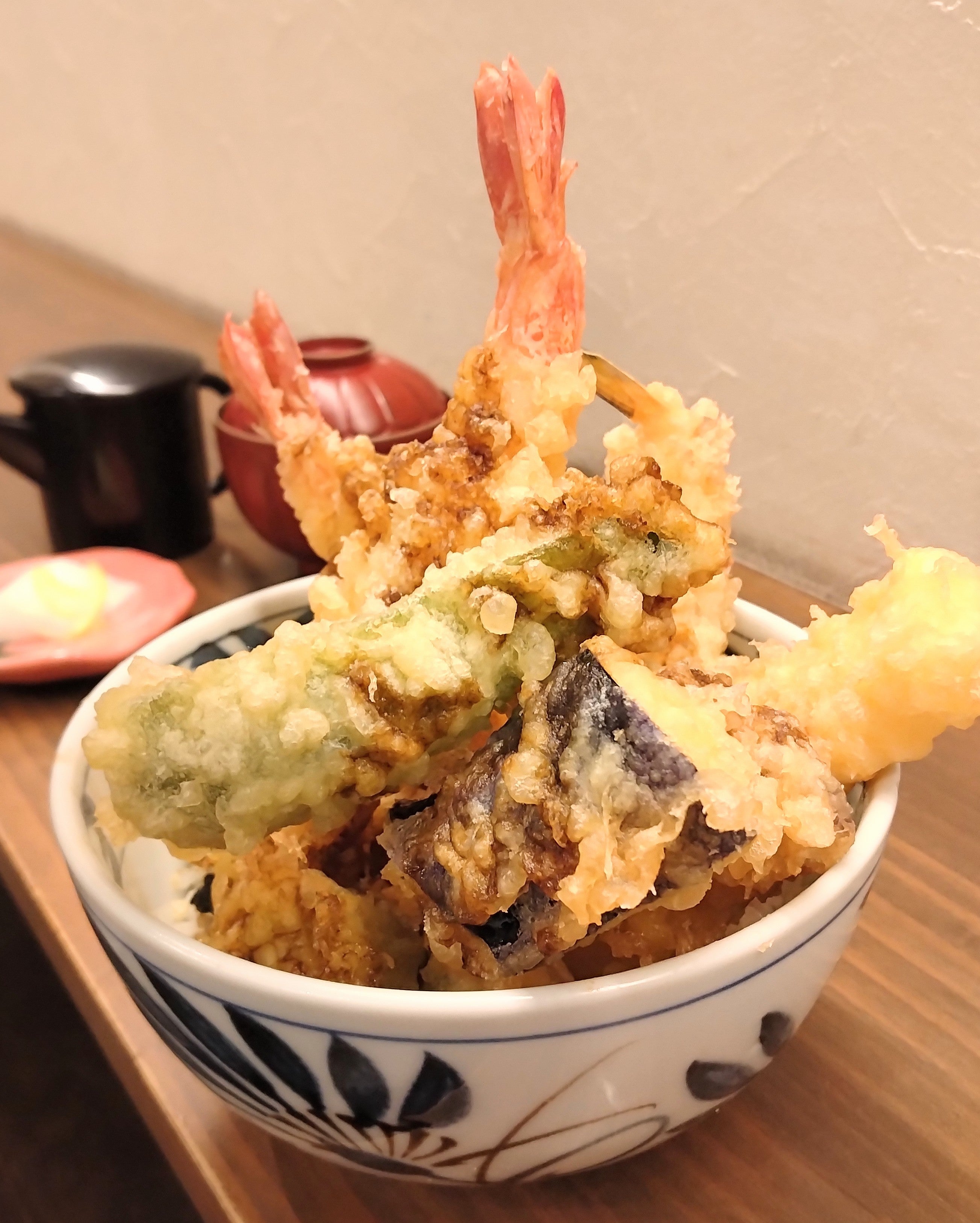 天丼専門店 Loosen up！のご馳走天丼 特上 〜京生麩入り〜の写真