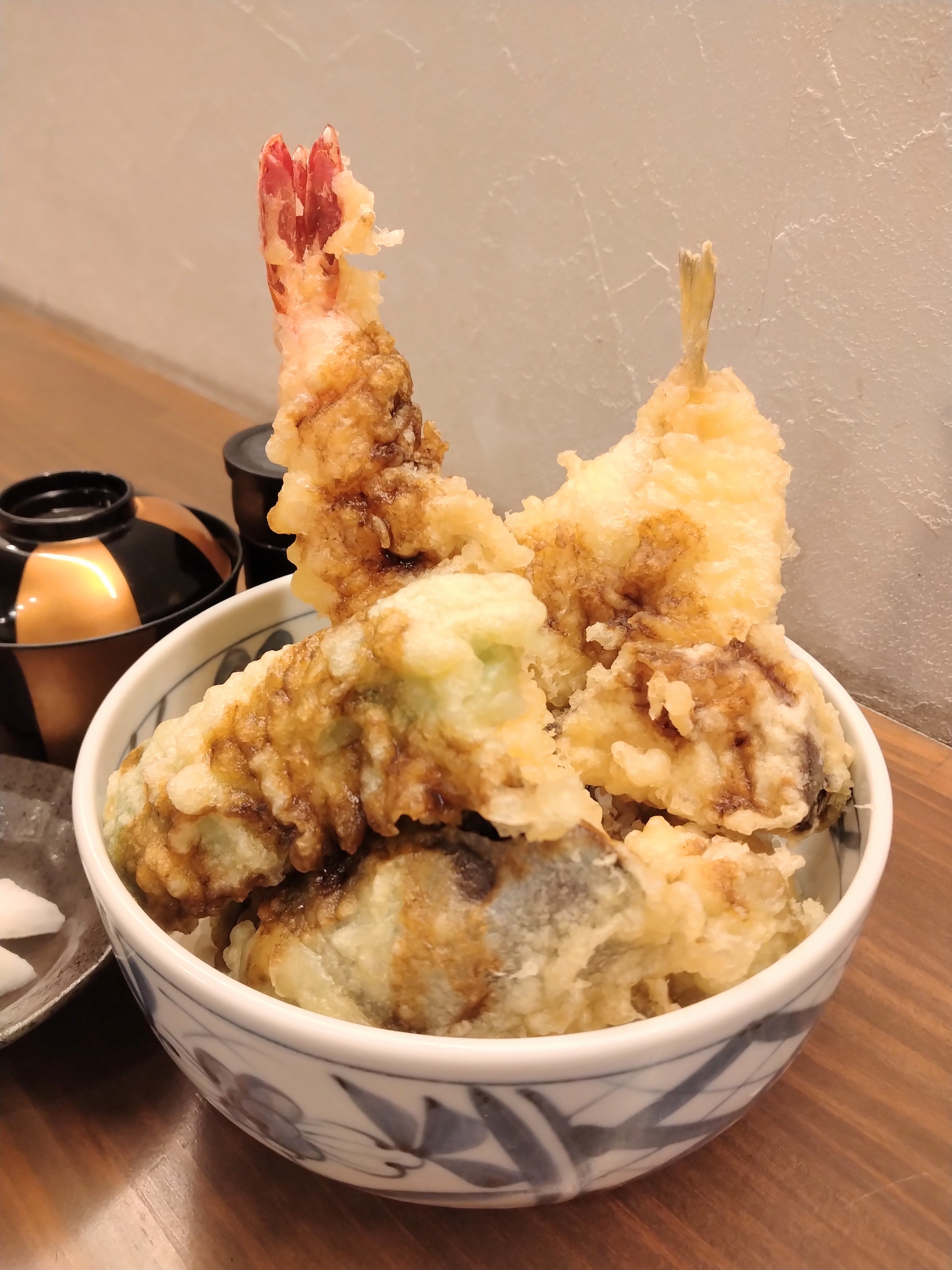 天丼専門店 Loosen up！のご馳走天丼 上 〜京生麩入り〜の写真