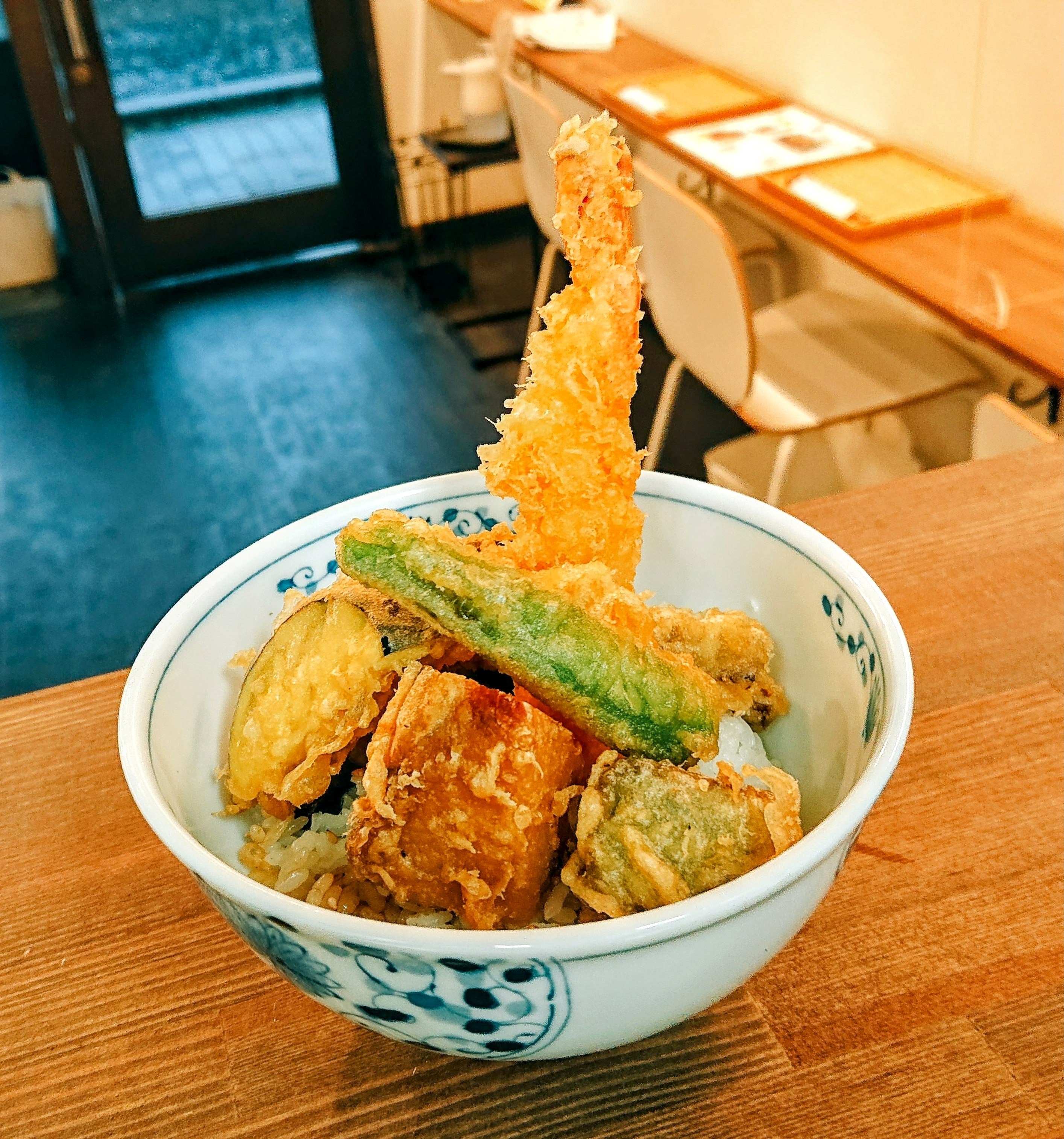 天丼専門店 Loosen up！のご馳走天丼 ミ二 〜京生麩入り〜の写真