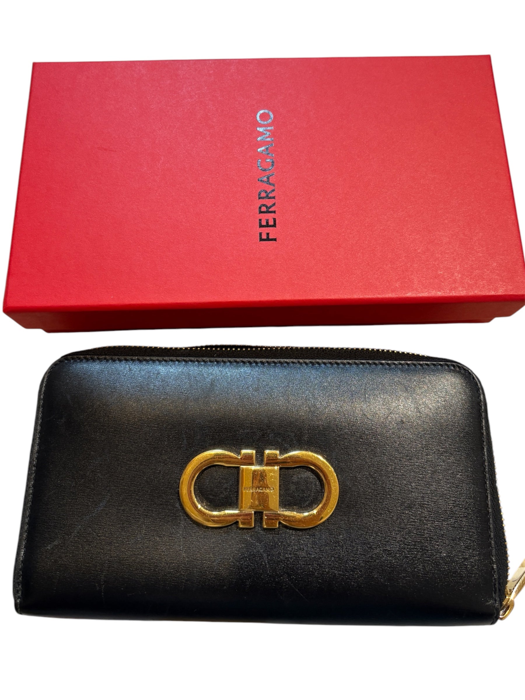 フェラガモ（FERRAGAMO）長財布お買取りさせていただきました！使わないブランド品は無料査定までの写真