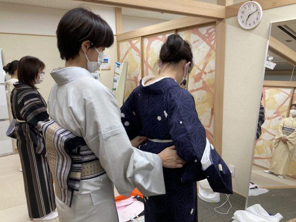 着付け教室に通う人の年齢層はどれくらい？　きもの仲間はできる？の写真