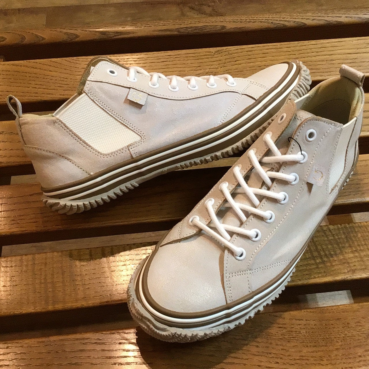 Kadotation!? The shoe storeの女性の声から生まれたスピングル。 新シリーズ「AMBY」始動！の写真