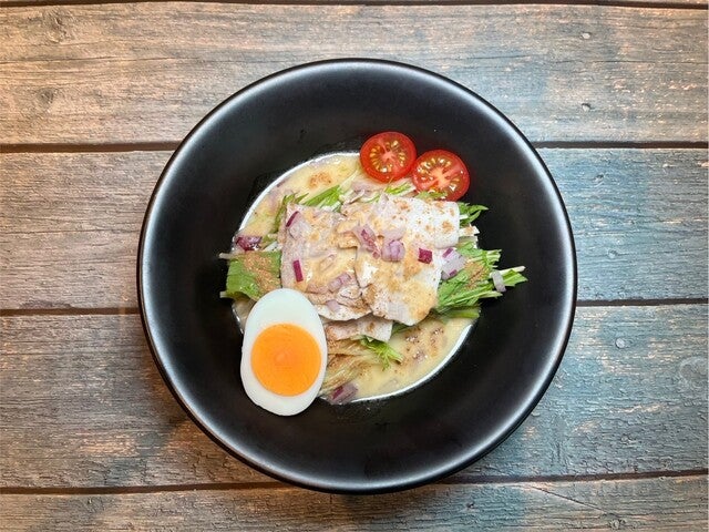 ホルモンらーめん8910赤坂店の胡麻ベース冷しゃぶ麺の写真