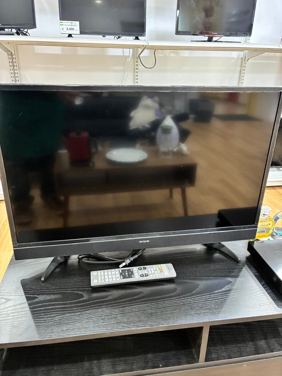 入荷情報】aiwa 32V型液晶テレビ TV-32HF10W 2019年製 9,800円 | i