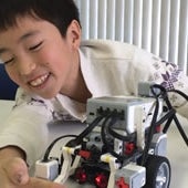 STAR Programming SCHOOL　イオン橋本教室のロボット プログラミングコース【本格的なロボットの組み立てと制御に挑戦！】の写真