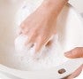 ノンオイル、アミノ酸系の洗浄成分でいたわりながら洗うケアの写真