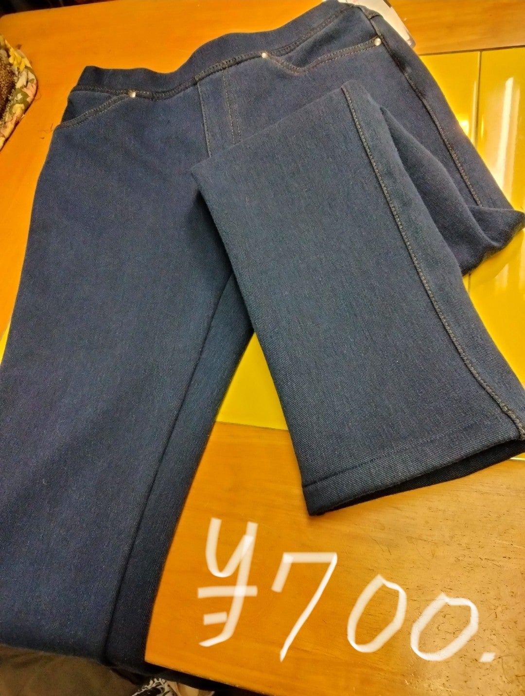 洋服のお直しノンの［リフォーム］婦人服｜パンツ｜丈詰め　700円～の写真