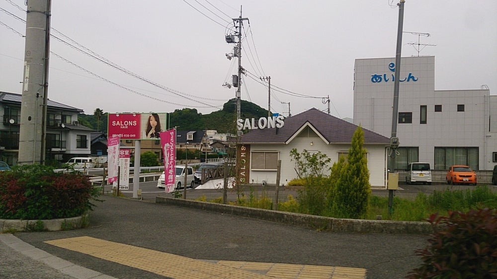 サロンズ・ヘアー松山鴨川店の外観の写真