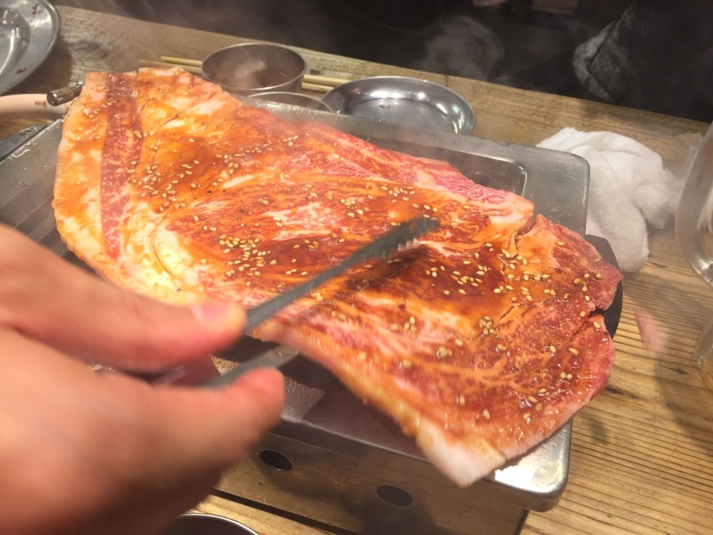 大阪焼肉・ホルモン ふたご 上野店の料理の写真 - お肉を食べるベストタイミングまで焼いてくれるのが嬉し(^^)