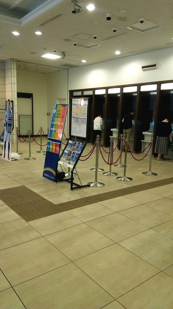 株式会社横浜銀行　元町支店の店内の様子の写真 - １階にあるATMコーナー