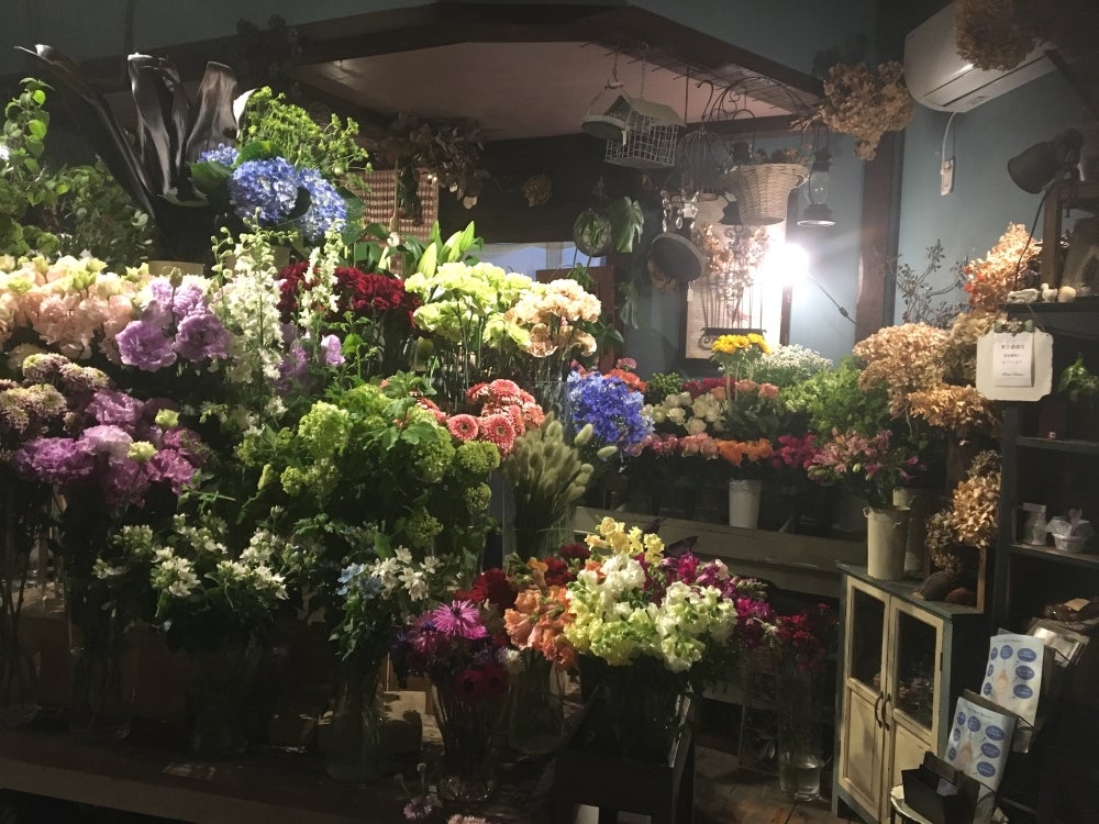 Pour Deux プードゥの店内の様子の写真 - 毎回季節の花にうっとり癒されます