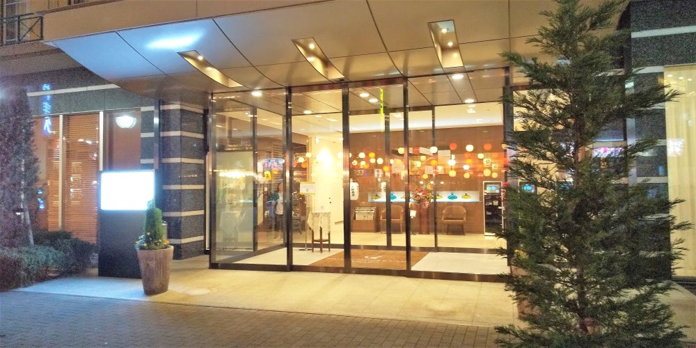 ホテル法華クラブ大阪 レストランロータスの外観の写真 - ホテル入り口
