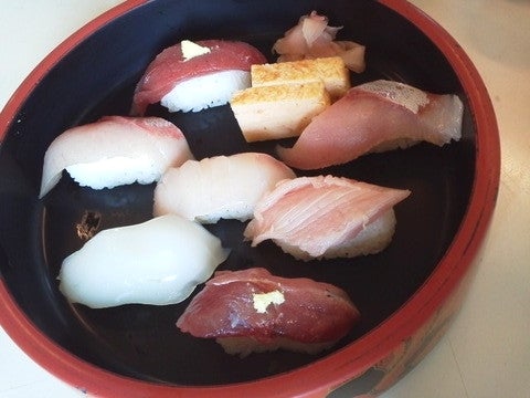漁協直営食堂 ばんや 本館の商品の写真 - 朝獲れ寿司(￥800)