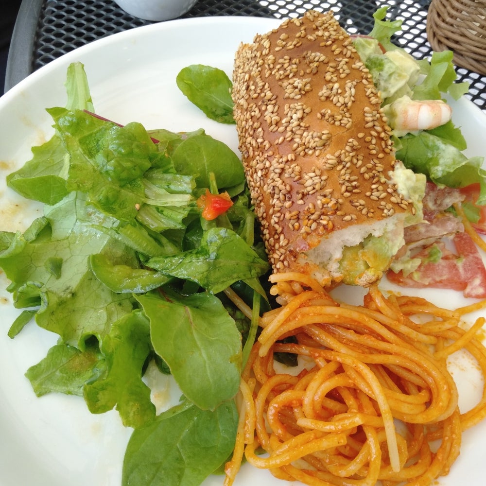ミヤマ珈琲 練馬春日町店の料理の写真 - ドッグを半分食べてから、主人のスパゲッティを少し交換