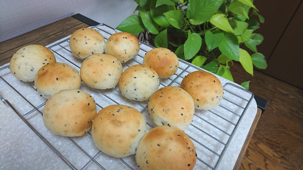 パン教室 楓の商品の写真 - セサミチーズボールパン