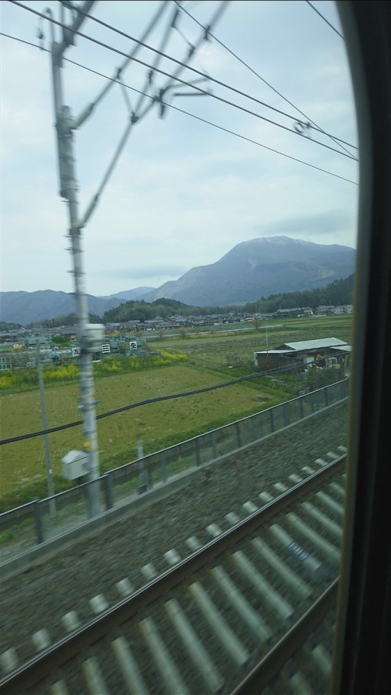 トゥルー脊椎矯正院の外観の写真 - 岡山へ向かう新幹線で 岐阜 伊吹山
