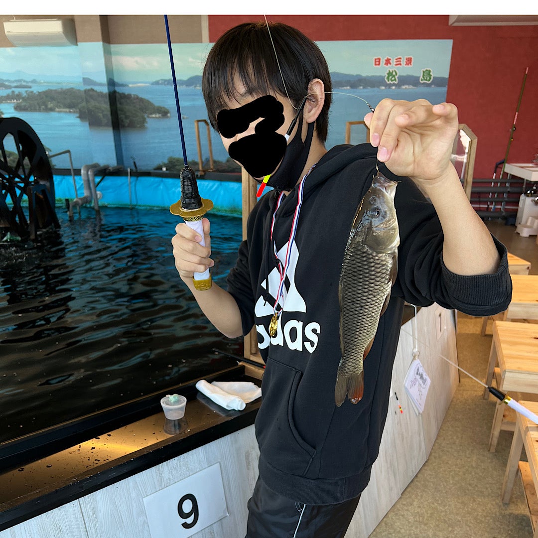 室内釣り堀 釣物語in松島の店内の様子の写真