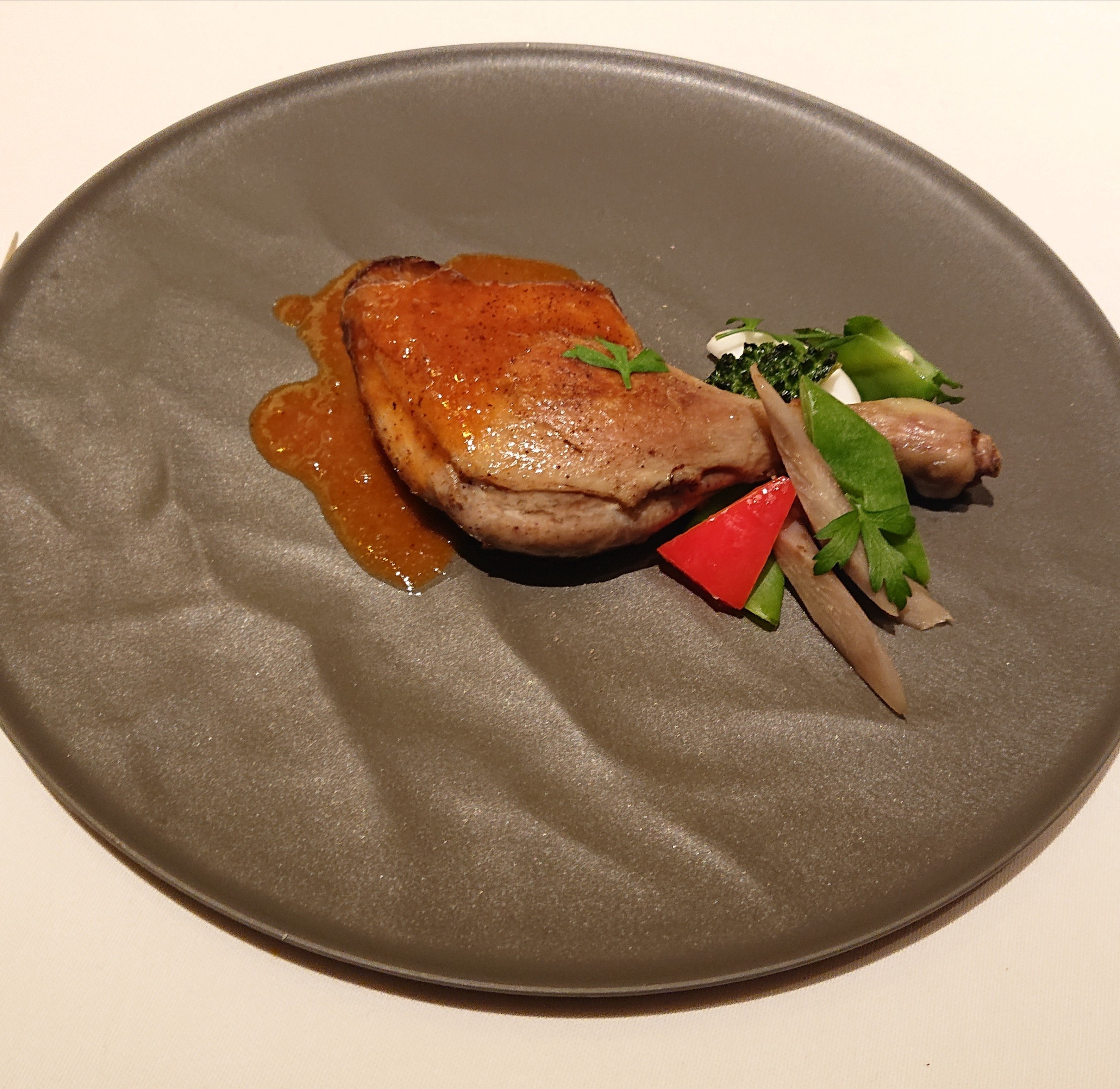 プロヴァンス Provence 赤坂のメニューの写真 - メインディッシュ 鴨モモ肉のコンフィ オイル煮込み (880円追加料金)