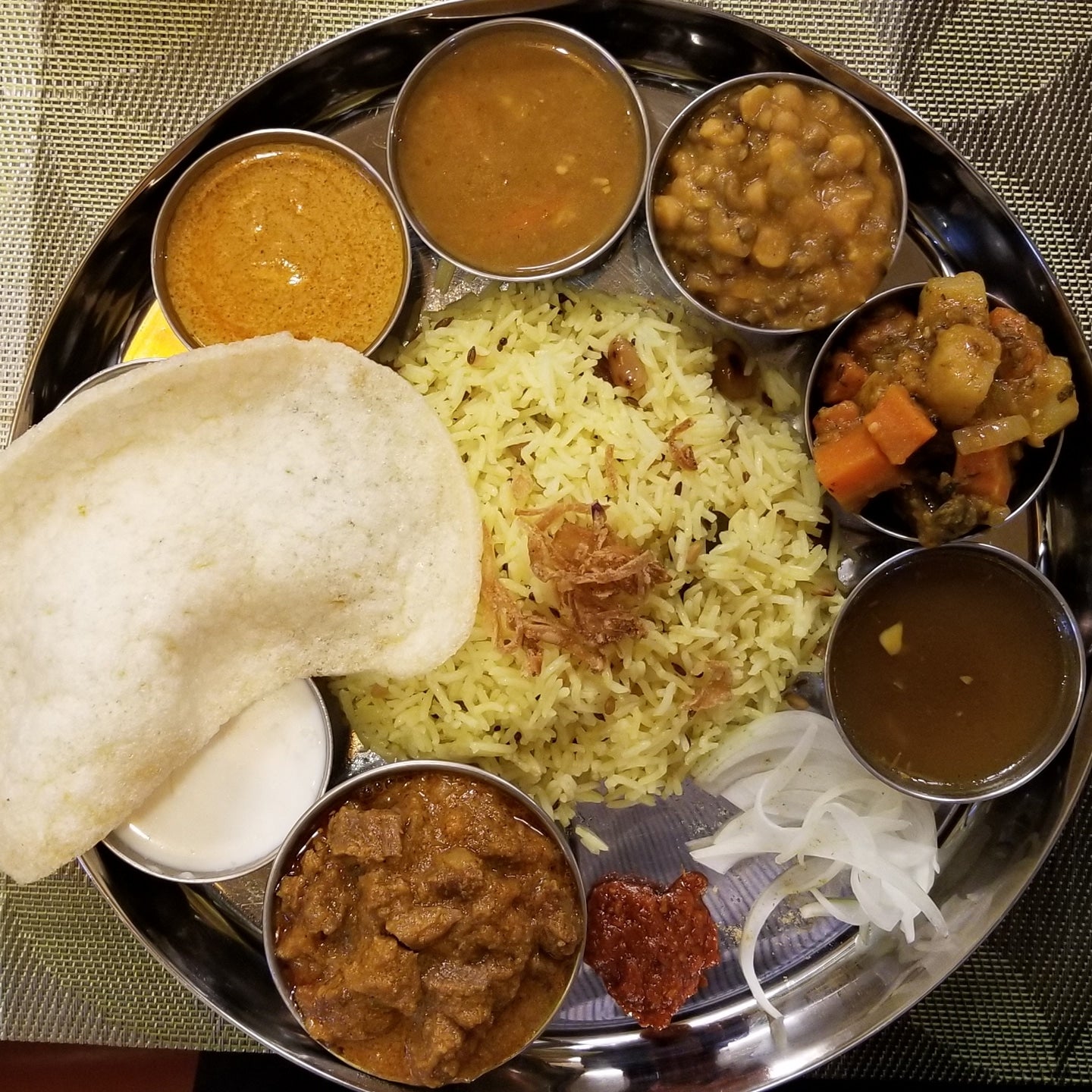 インド家庭料理milenga(ミレンガ)の商品の写真 - 思わず手で食べたくなるミールス