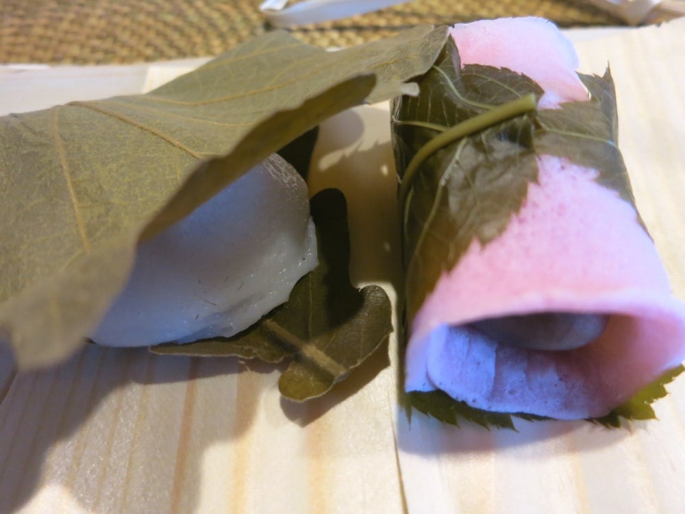 青柳の商品の写真 - 柏餅と関東風の桜餅