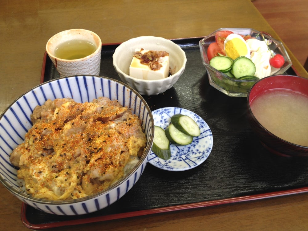 竹山食堂のメニューの写真 - 親子丼＆生野菜